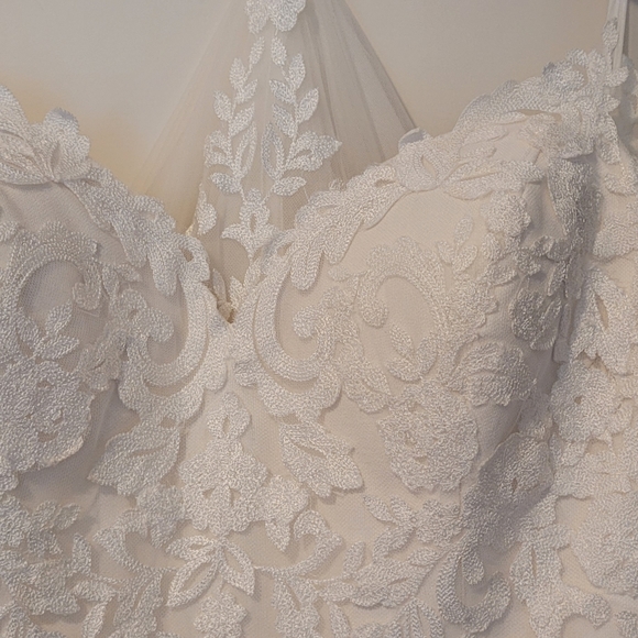 Wedding Dress - Picture 3 of 13